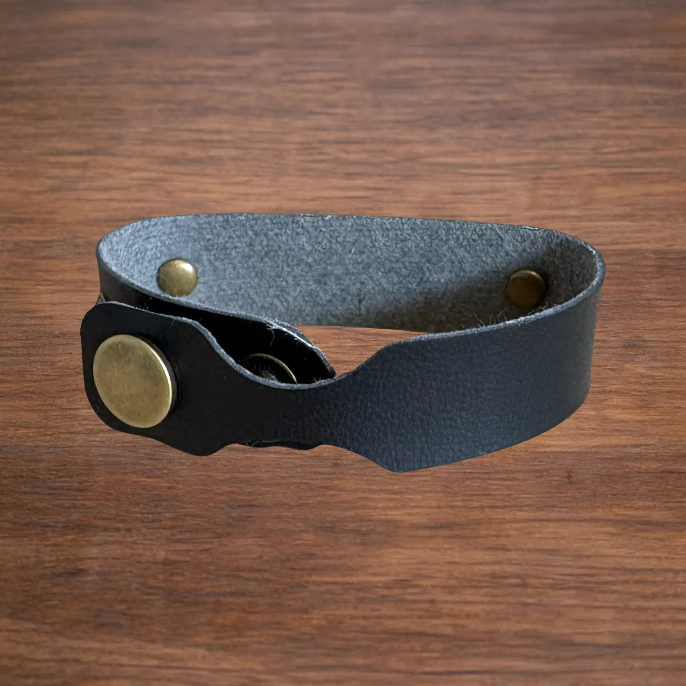 Bracelet Manchette "Éclipse Urbaine" – Cuir & Ballon Recyclé