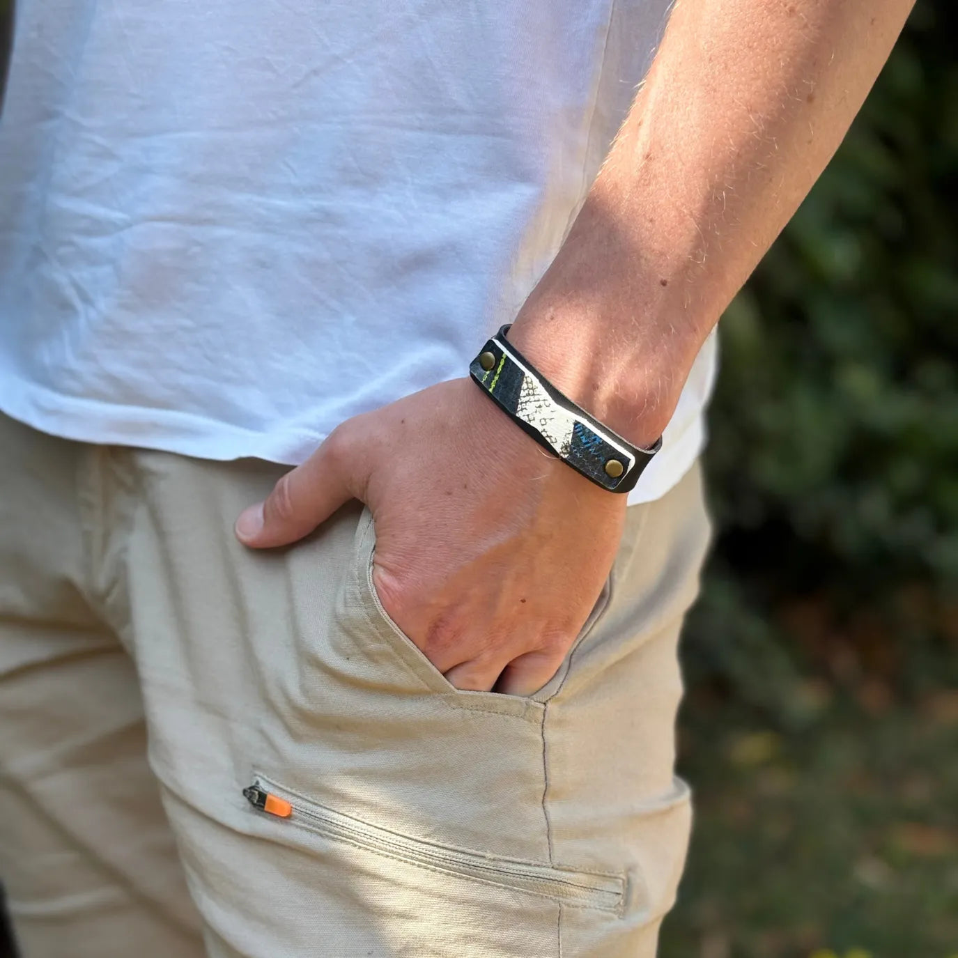 Bracelet Manchette "Éclipse Urbaine" – Cuir & Ballon Recyclé